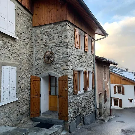 Maison Au Cœur Du Village De Saint-bon Hébergement de vacances *